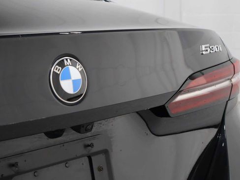 Used 2024 BMW 530i xDrive w/ Premium Package AWD/4WD image 8