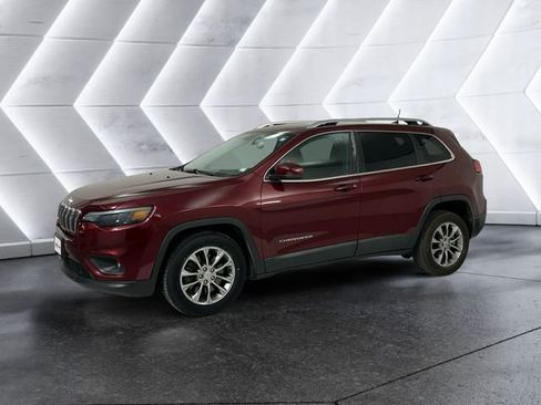 Used 2019 Jeep Cherokee Latitude Plus w/ Comfort/Convenience Group FWD image 3