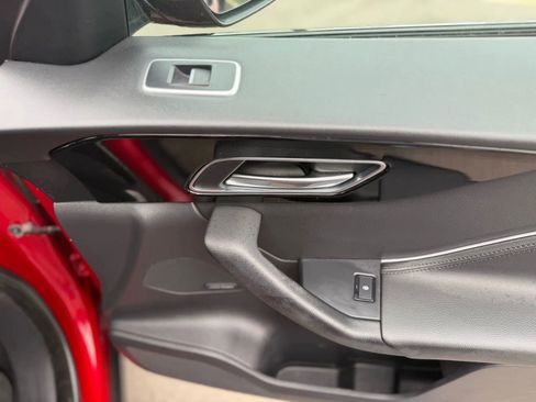 Used 2019 Jaguar F-PACE Premium image 26