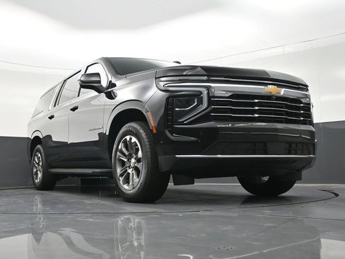 Used 2025 Chevrolet Suburban LT RWD image 31