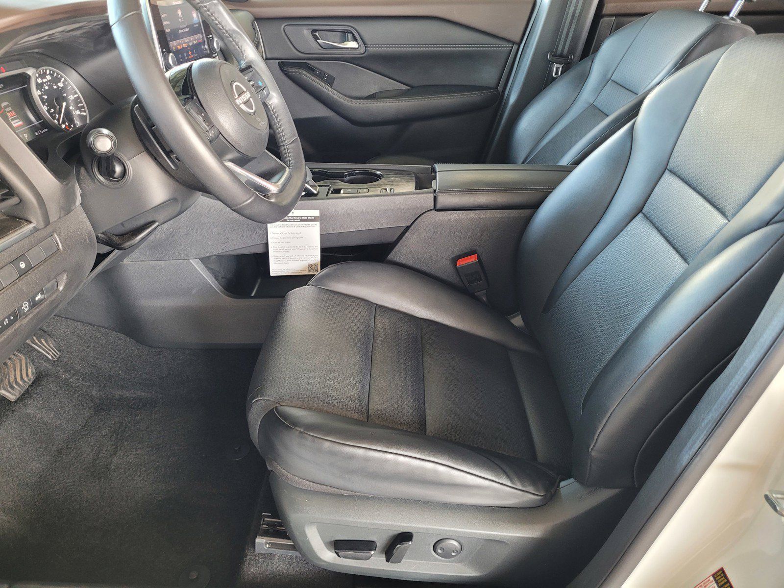 Certified 2023 Nissan Rogue SV w/ SV Premium B Package FWD image 18