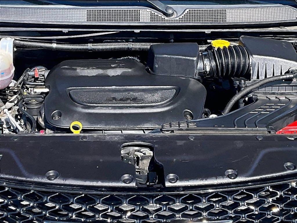 Used 2024 Chrysler Pacifica Touring-L FWD image 11