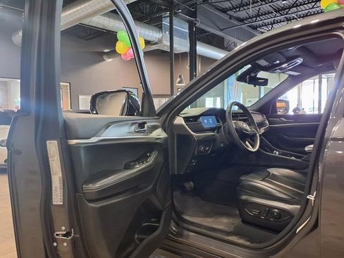 Used 2024 Jeep Grand Cherokee L Limited w/ Luxury Tech Group II AWD/4WD image 16