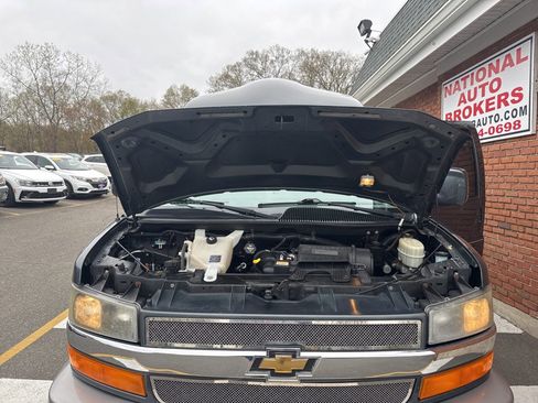Used 2014 Chevrolet Express 2500 Extended RWD image 53