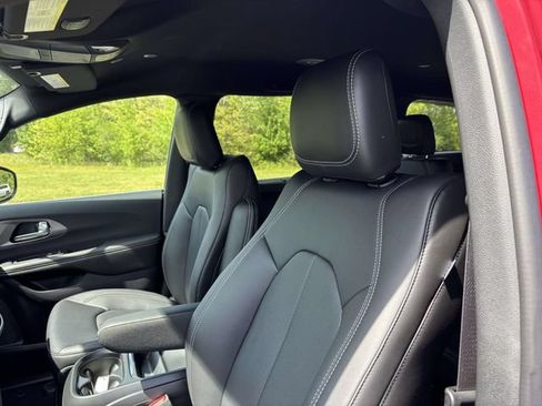 New 2027 Chrysler Pacifica Select FWD image 17
