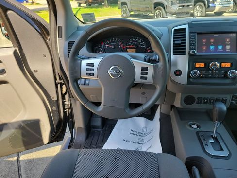 Used 2021 Nissan Frontier SV w/ Midnight Edition Floor Mats RWD image 17