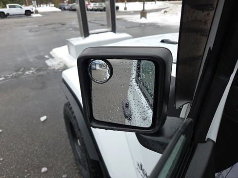 Used 2022 Jeep Gladiator Overland w/ Cold Weather Group image 42