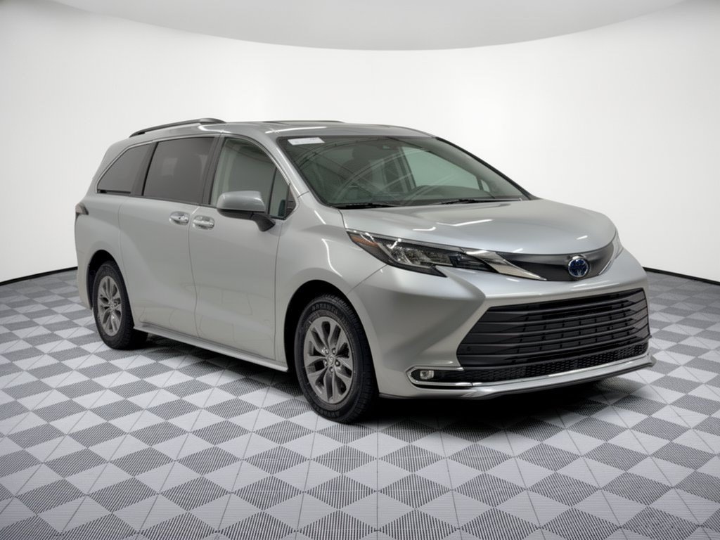 Used 2023 Toyota Sienna XLE w/ XLE Plus Package AWD/4WD image 7