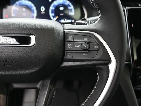 New 2025 Jeep Grand Cherokee L Altitude image 2