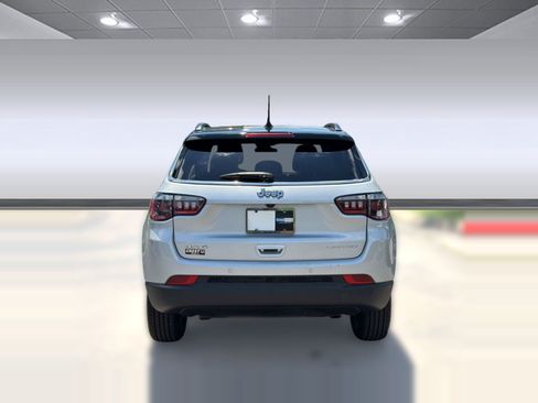 Used 2025 Jeep Compass Limited AWD/4WD image 10