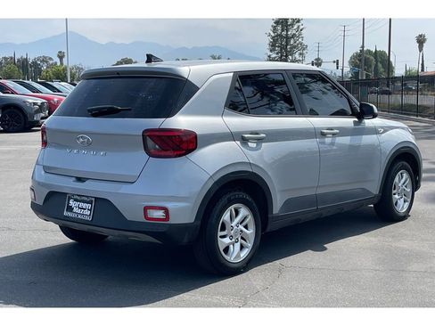 Used 2021 Hyundai Venue SE FWD image 7