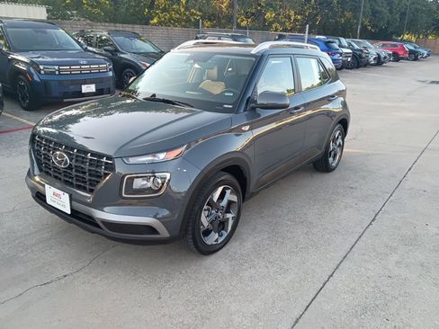 Used 2025 Hyundai Venue SEL FWD image 1