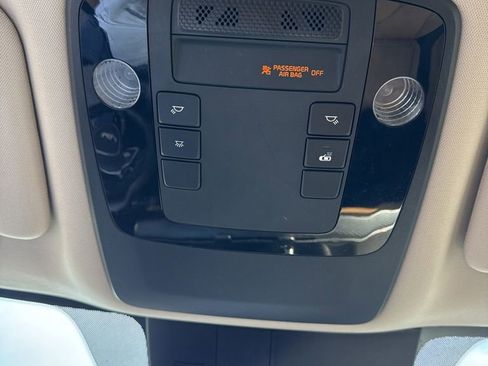 Used 2024 Kia Carnival LX image 33