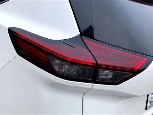 Used 2023 Nissan Rogue SL w/ SL Premium Package image 30