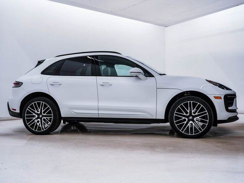 Certified 2025 Porsche Macan image 9