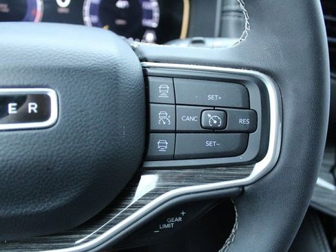 Used 2022 Jeep Wagoneer Series III w/ Flexible Seating Group image 35