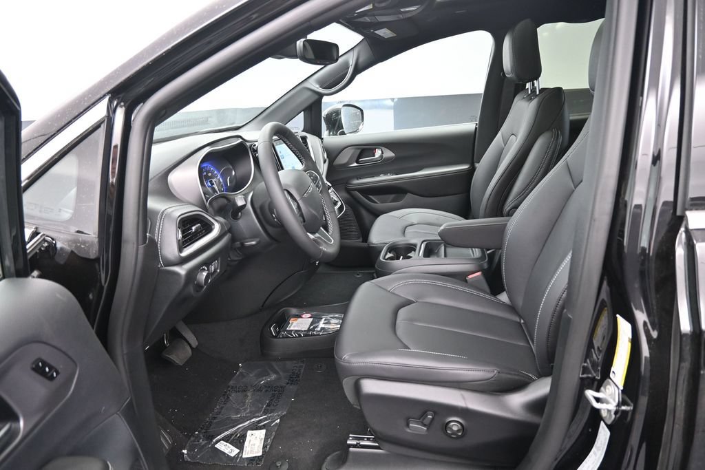 New 2027 Chrysler Pacifica Select w/ Family Tech Group FWD image 10
