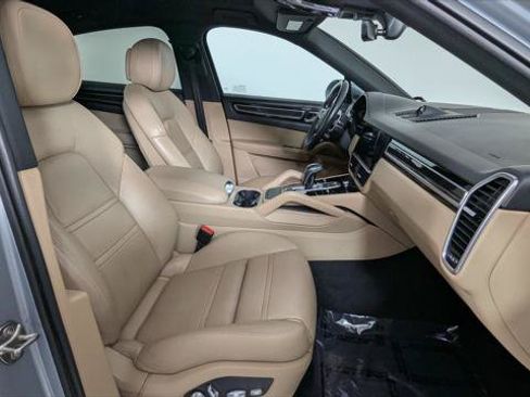 Used 2021 Porsche Cayenne Coupe AWD/4WD image 24