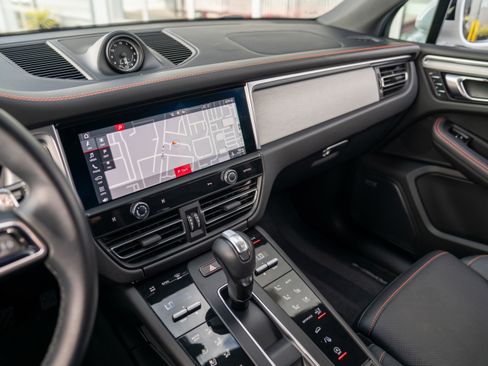 Used 2022 Porsche Macan image 22