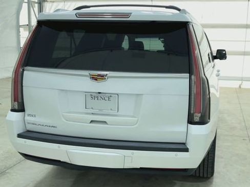 Certified 2016 Cadillac Escalade ESV Premium image 8