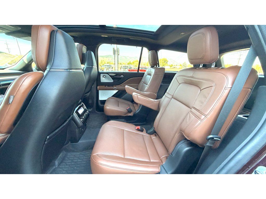 Used 2023 Lincoln Aviator Reserve w/ Equipment Group 201A RWD image 19