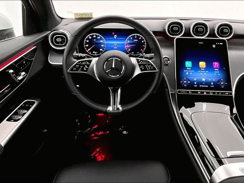 Used 2026 Mercedes-Benz GLC 300 image 4