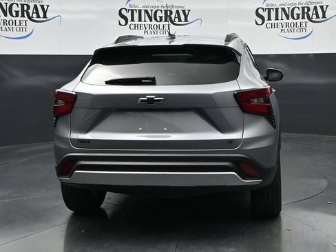 Used 2024 Chevrolet Trax LT w/ Sunroof Package FWD image 6