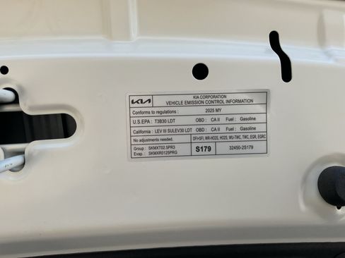 Used 2025 Kia Sportage EX FWD image 22