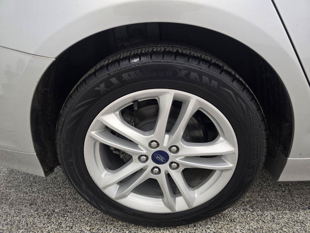 Used 2018 Ford Fusion SE FWD image 33