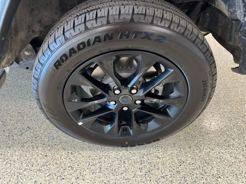 Used 2025 Jeep Wrangler Sahara image 10