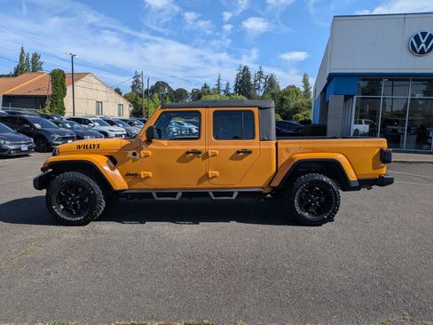 Used 2021 Jeep Gladiator Sport AWD/4WD image 2
