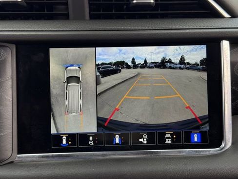 Used 2023 GMC Yukon XL Denali AWD/4WD image 18