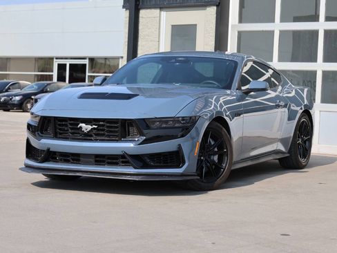 Used 2025 Ford Mustang GT Premium RWD image 3