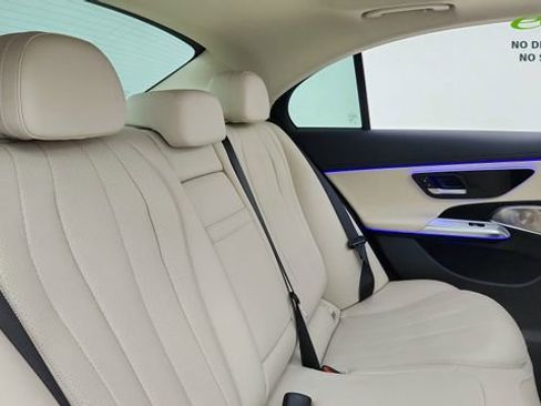 Used 2024 Mercedes-Benz E 350 4MATIC Sedan image 26