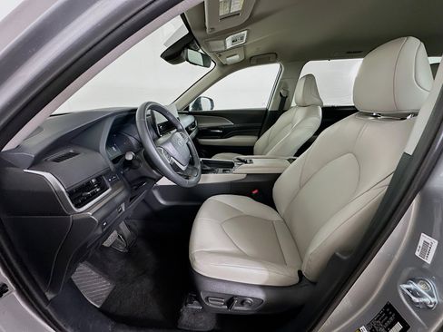 Used 2025 Toyota Grand Highlander FWD image 13
