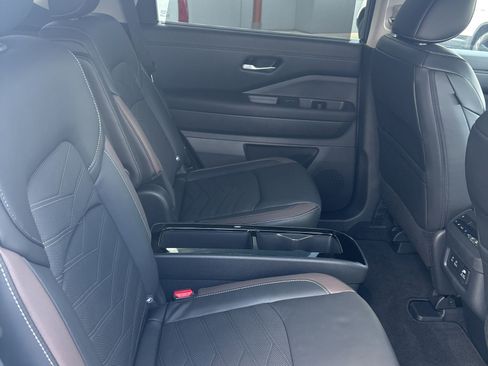 Used 2025 Nissan Pathfinder Platinum image 29