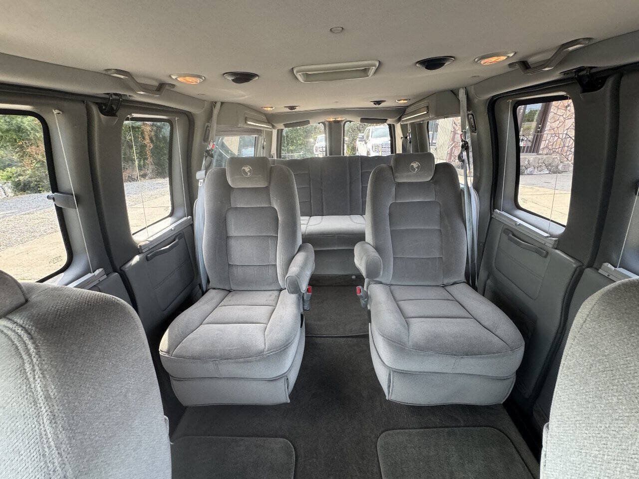 Used 2010 GMC Savana 1500 w/ Preferred Equipment Group RWD image 21