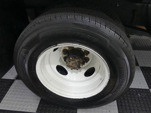 Used 2018 Ford E-350 and Econoline 350 Super Duty image 13