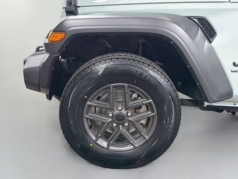 Used 2024 Jeep Wrangler Sport AWD/4WD image 31