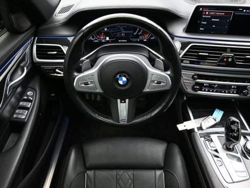 Used 2022 BMW 750i xDrive w/ Luxury Rear Seating Package AWD/4WD image 26