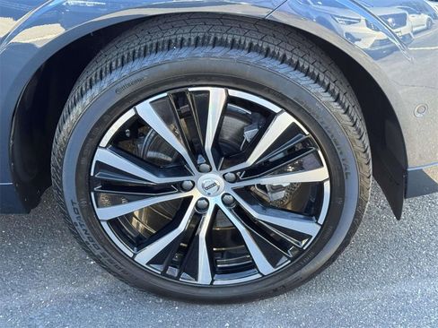 Used 2023 Volvo XC60 B5 Plus image 6