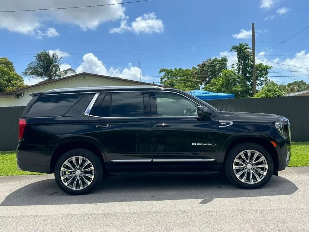 Used 2021 GMC Yukon Denali AWD/4WD image 3