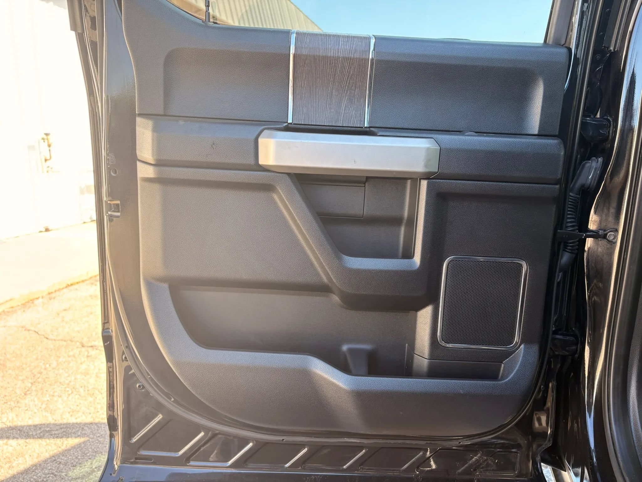 Used 2020 Ford F350 Lariat w/ Lariat Ultimate Package AWD/4WD image 13