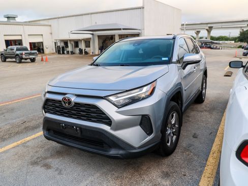 Used 2022 Toyota RAV4 XLE w/ Convenience Package FWD image 30