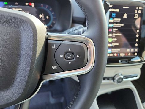 Used 2025 Volvo XC40 B5 Ultra w/ Protection Package Premier image 21