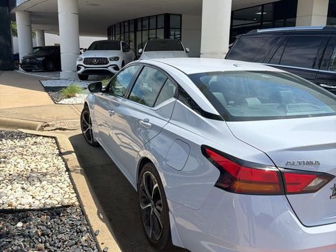 Used 2024 Nissan Altima 2.5 SR w/ SR Premium Package image 13