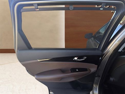 Used 2019 Kia Sorento SX image 55