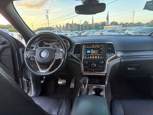 Used 2017 Jeep Grand Cherokee Limited w/ Luxury Group II AWD/4WD image 18