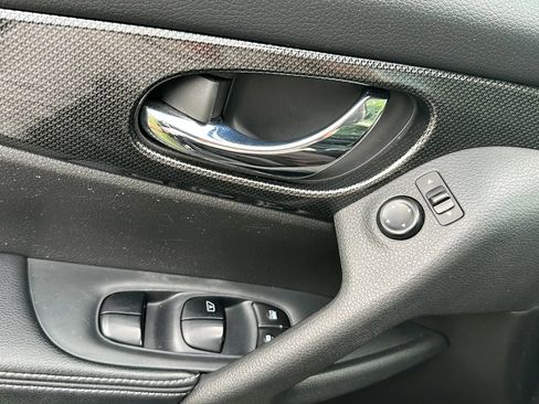 Used 2016 Nissan Rogue SL FWD image 44