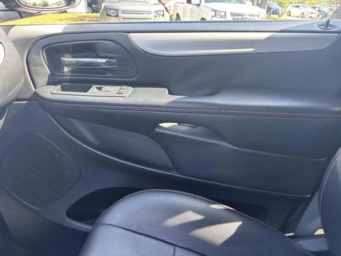 Used 2019 Dodge Grand Caravan GT FWD image 23